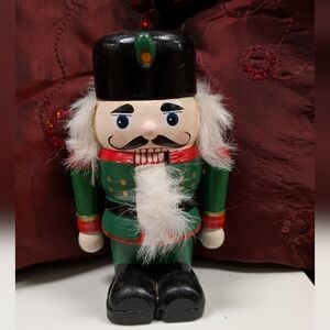 Vintage Chubby wooden nutcracker QVC H28160